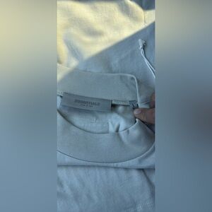 Large essentials shirt 
Brand new 
Never worn